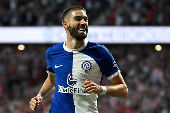 Yannick Carrasco aún podría salir del Atlético Yannick Carrasco aún podría salir del Atlético