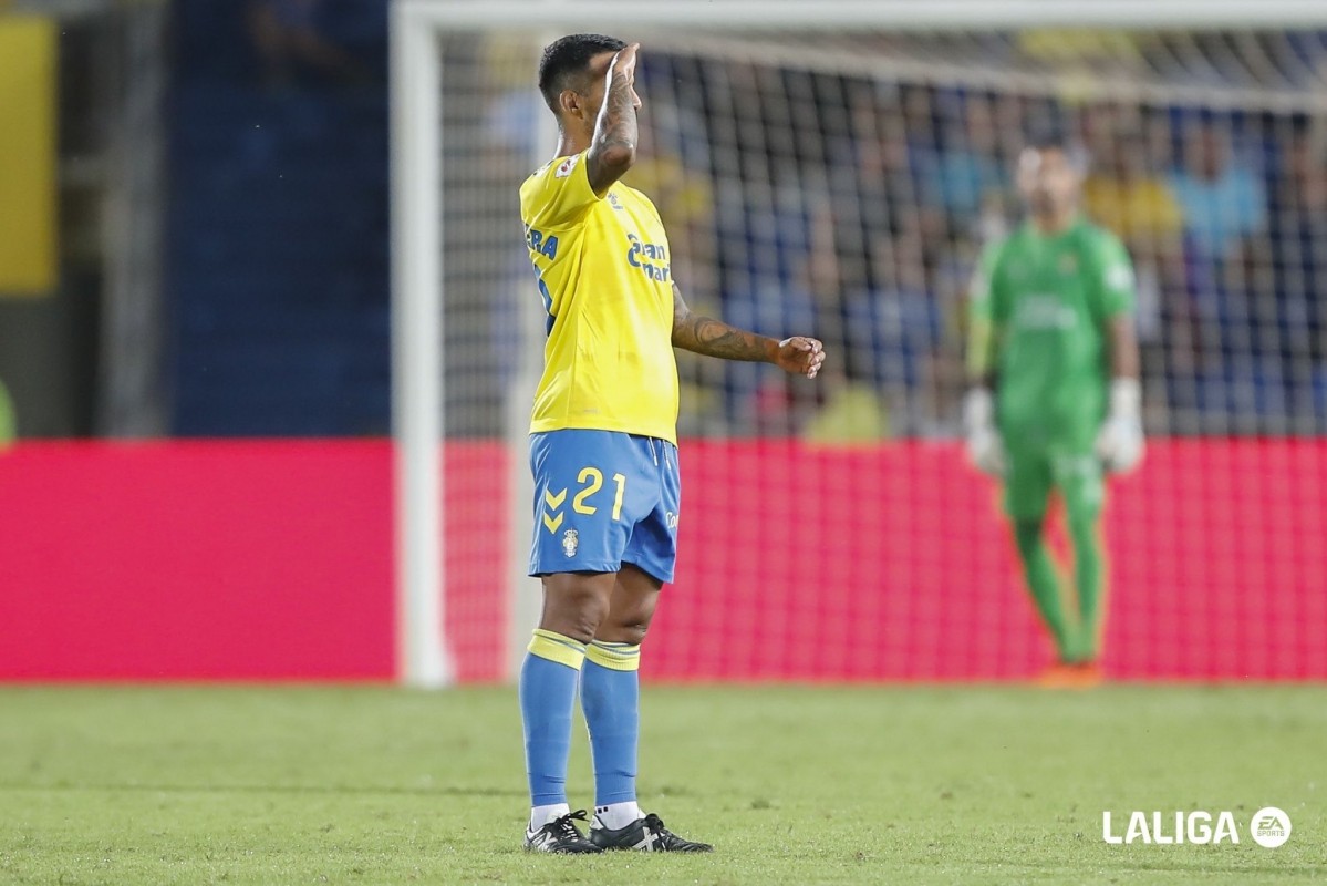 Ya es oficial. Jonathan Viera deja la Unión Deportiva Las Palmas. Ya es oficial. Jonathan Viera deja la Unión Deportiva Las Palmas.