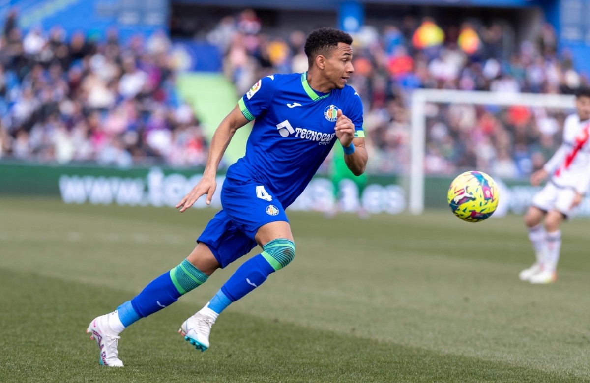 El Villarreal se fija en este central de LaLiga El Villarreal se fija en este central de LaLiga