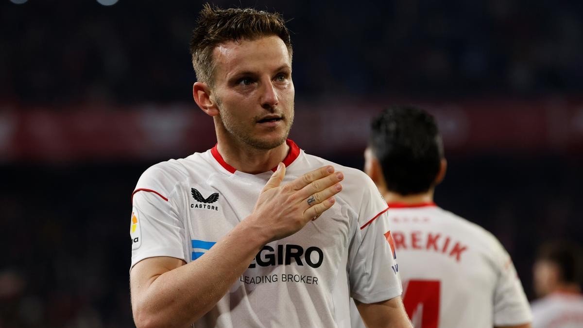 Rakitic se despide del Sevilla y pone rumbo a Arabia Rakitic se despide del Sevilla y pone rumbo a Arabia