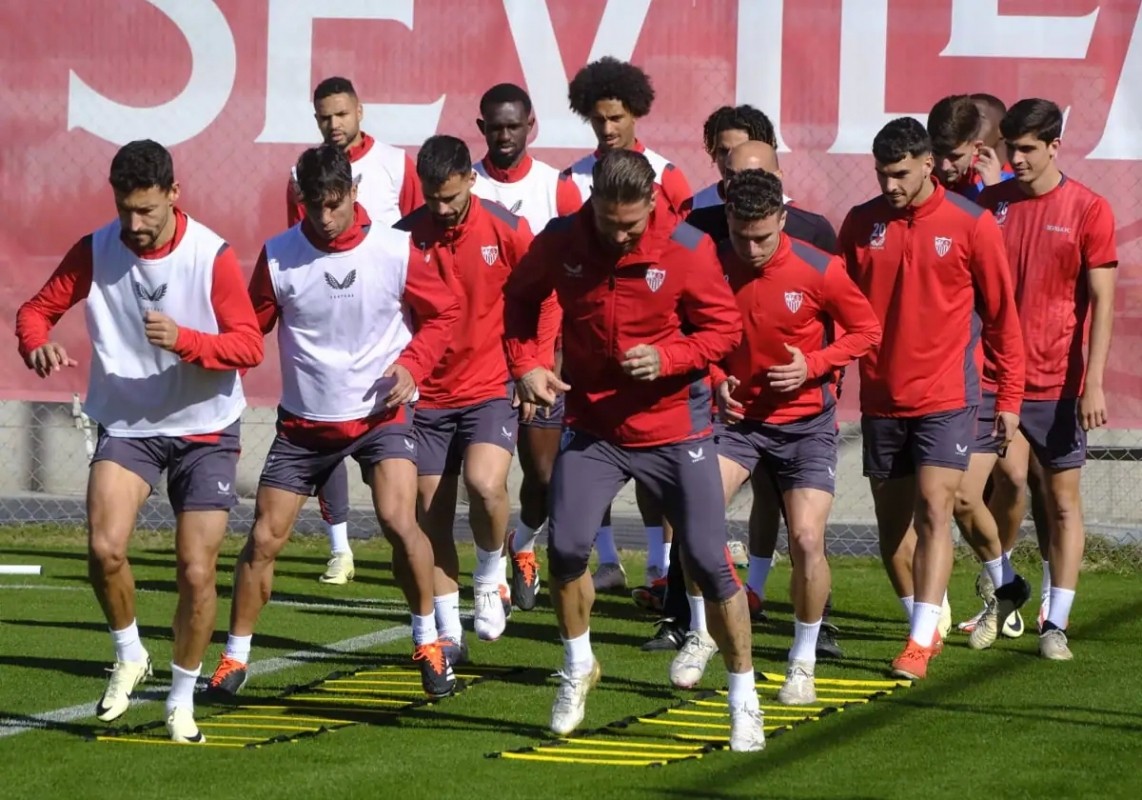 Dos novedades en el entrenamiento del Sevilla Dos novedades en el entrenamiento del Sevilla