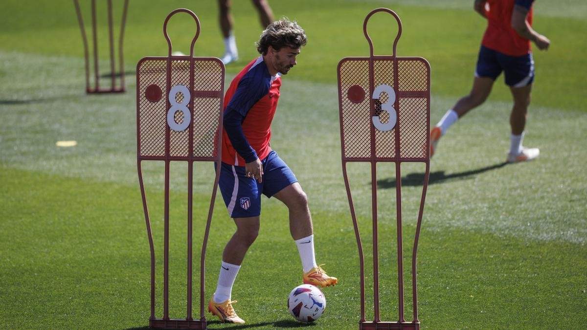 Nuevo ensayo de Simeone y novedad en el entrenamiento del Atlético Nuevo ensayo de Simeone y novedad en el entrenamiento del Atlético