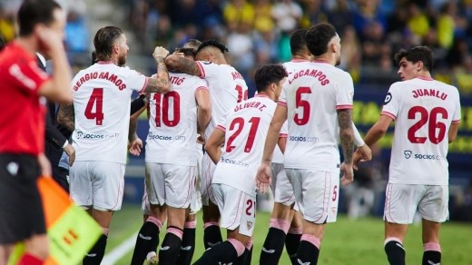 Hasta diez jugadores acaban contrato en el Sevilla, ¿Qué pasará con ellos?