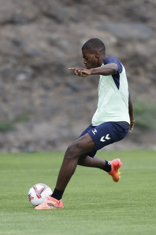 Análisis del fichaje de Iván Cédric, delantero joven fichado por Las Palmas Análisis del fichaje de Iván Cédric, delantero joven fichado por Las Palmas