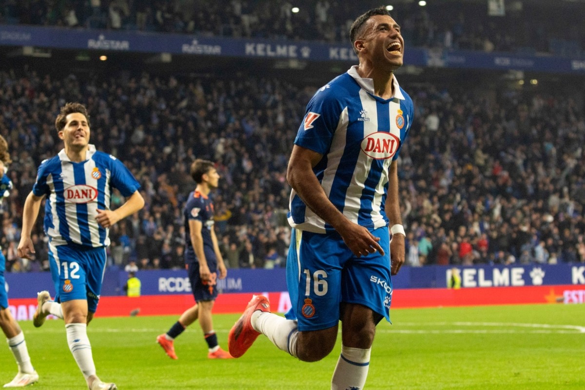 Cheddira sentará a Cardona en el banquillo ante el Valencia según AS Cheddira sentará a Cardona en el banquillo ante el Valencia según AS