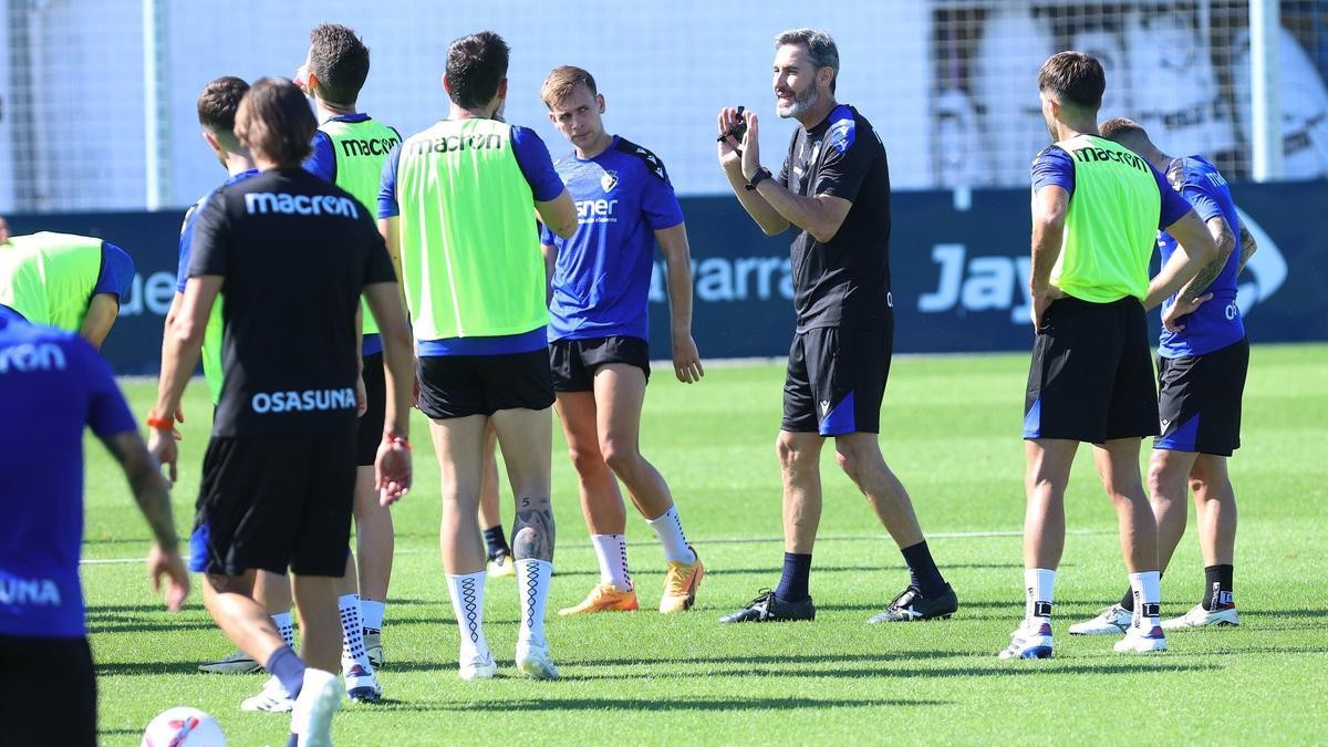Vicente Moreno ensaya un once con novedades para recibir al Athletic Vicente Moreno ensaya un once con novedades para recibir al Athletic