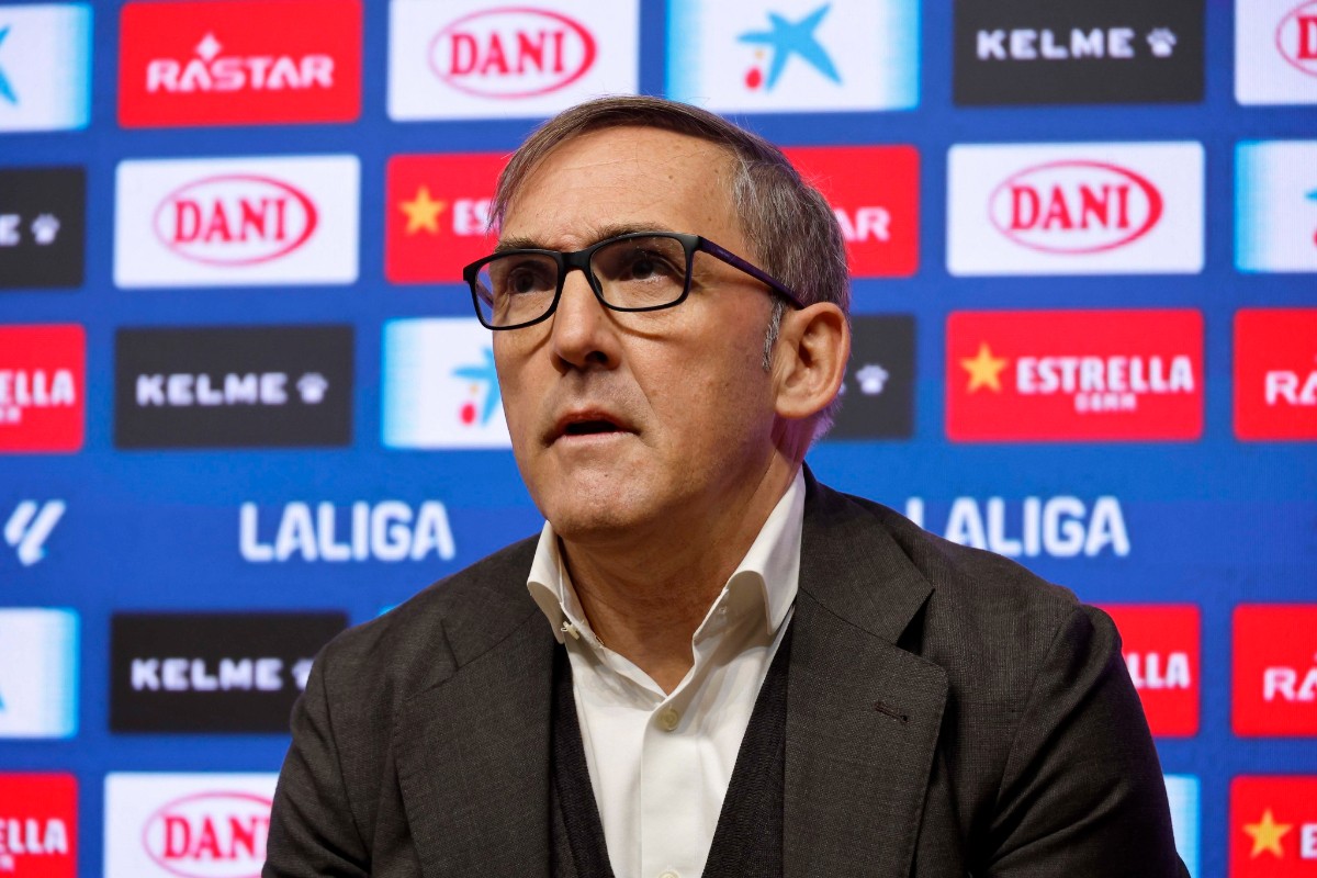 Garagarza sobre Joan García, Javi Puado, Urko, Kral, Roberto, Pablo Ramón, Expósito, Aguado, Milla, Terrats y Manolo González Garagarza sobre Joan García, Javi Puado, Urko, Kral, Roberto, Pablo Ramón, Expósito, Aguado, Milla, Terrats y Manolo González