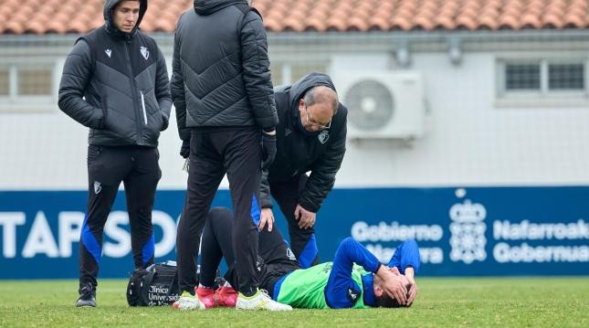 ¡Susto en el entrenamiento de Osasuna! ¡Posible baja ante el Mallorca! ¡Susto en el entrenamiento de Osasuna! ¡Posible baja ante el Mallorca!