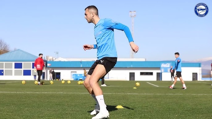 Owono no entrena con el grupo por molestias y hay alarma en la portería del Alavés Owono no entrena con el grupo por molestias y hay alarma en la portería del Alavés
