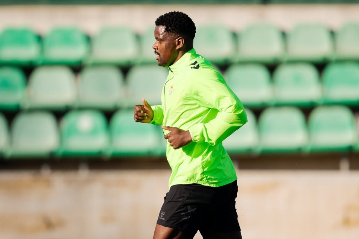 William Carvalho se ejercita con el grupo en una sesión con cinco bajas William Carvalho se ejercita con el grupo en una sesión con cinco bajas
