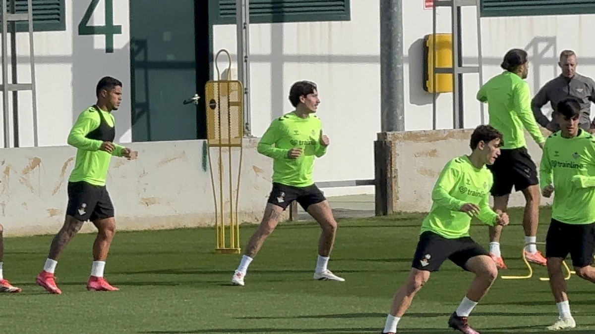 Siete bajas y una novedad en el entrenamiento del Betis Siete bajas y una novedad en el entrenamiento del Betis