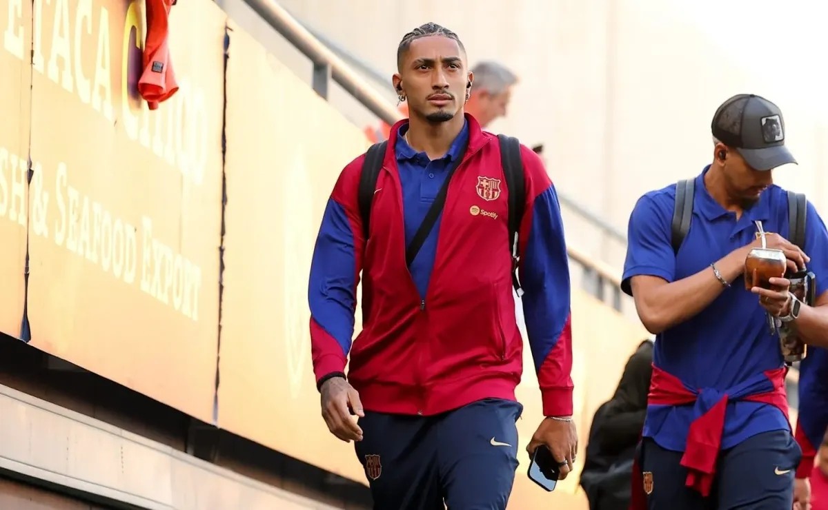 Raphinha y Araujo serán baja ante Osasuna por sus compromisos internacionales Raphinha y Araujo serán baja ante Osasuna por sus compromisos internacionales