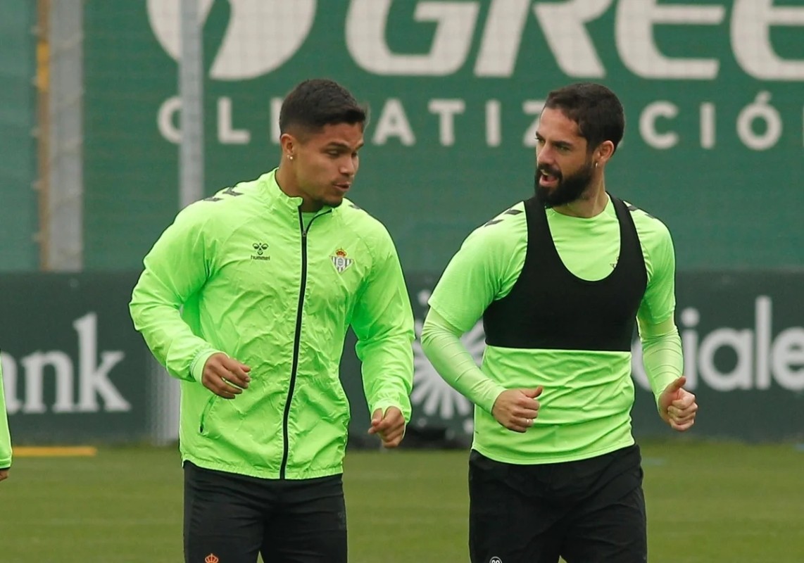 Novedades con las lesiones de Cardoso, Lo Celso y Marc Roca y baja importante en el entrenamiento de este miércoles Novedades con las lesiones de Cardoso, Lo Celso y Marc Roca y baja importante en el entrenamiento de este miércoles