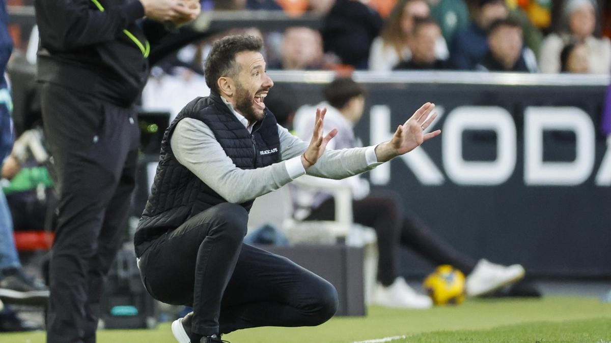Corberán sobre Tárrega, Barrenechea, Diego López, Sadiq, Rioja, Gayà, Hugo Duro, Rafa Mir y Foulquier Corberán sobre Tárrega, Barrenechea, Diego López, Sadiq, Rioja, Gayà, Hugo Duro, Rafa Mir y Foulquier