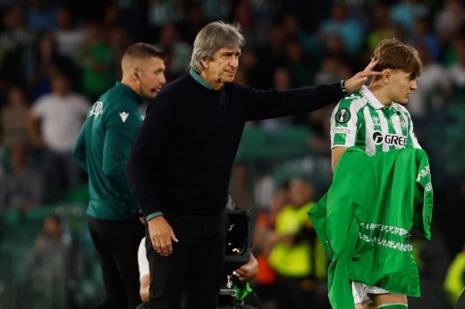 Pellegrini revela unas molestias de Antony. explica los cambios de Isco, Llorente y Jesús y habla sobre Fornals