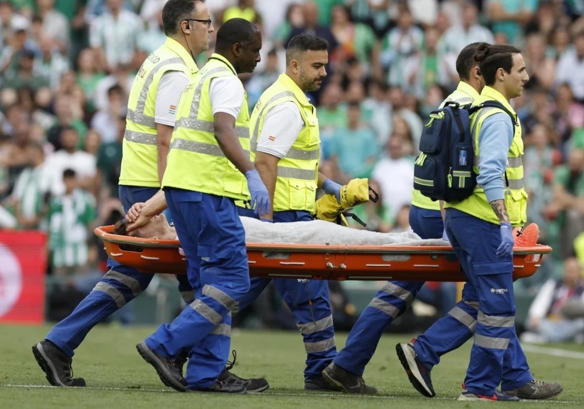 Alarma Diego Llorente en el Real Betis por lesión Alarma Diego Llorente en el Real Betis por lesión