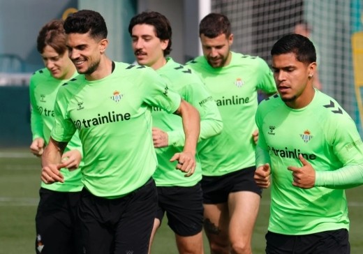 Baja importante en el entrenamiento del Betis y última hora sobre Jesús Rodríguez