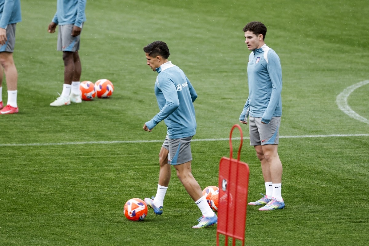 Simeone sigue ensayando once sin Griezmann para enfrentarse al Alavés Simeone sigue ensayando once sin Griezmann para enfrentarse al Alavés