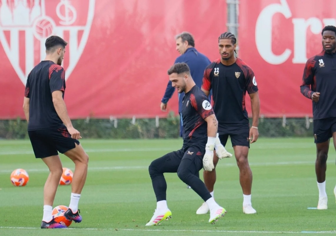 Nueva baja importante en el entrenamiento del Sevilla y última hora sobre Isaac Romero Nueva baja importante en el entrenamiento del Sevilla y última hora sobre Isaac Romero