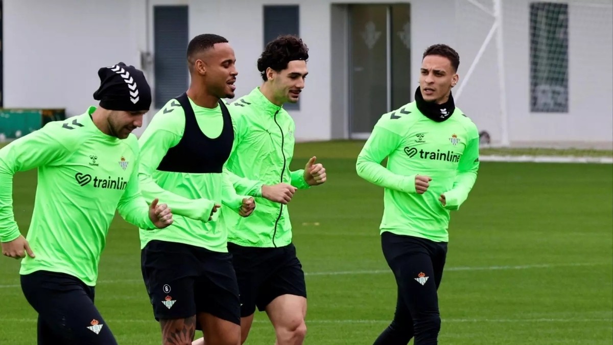 Baja importante en el entrenamiento del Betis por gestión de cargas Baja importante en el entrenamiento del Betis por gestión de cargas
