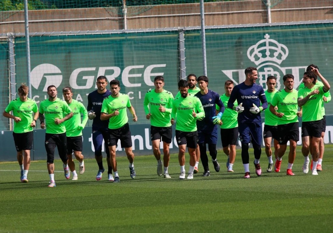 Dos bajas muy importantes en el entrenamiento del Betis y última hora sobre Bartra Dos bajas muy importantes en el entrenamiento del Betis y última hora sobre Bartra