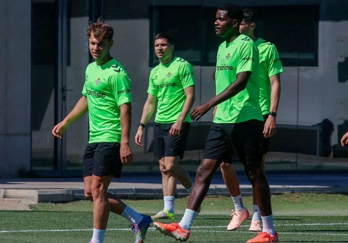 Nueva baja importante en el Real Betis y última hora de Sabaly Nueva baja importante en el Real Betis y última hora de Sabaly
