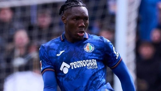 Varios clubes de la Premier van tras Christantus Uche
