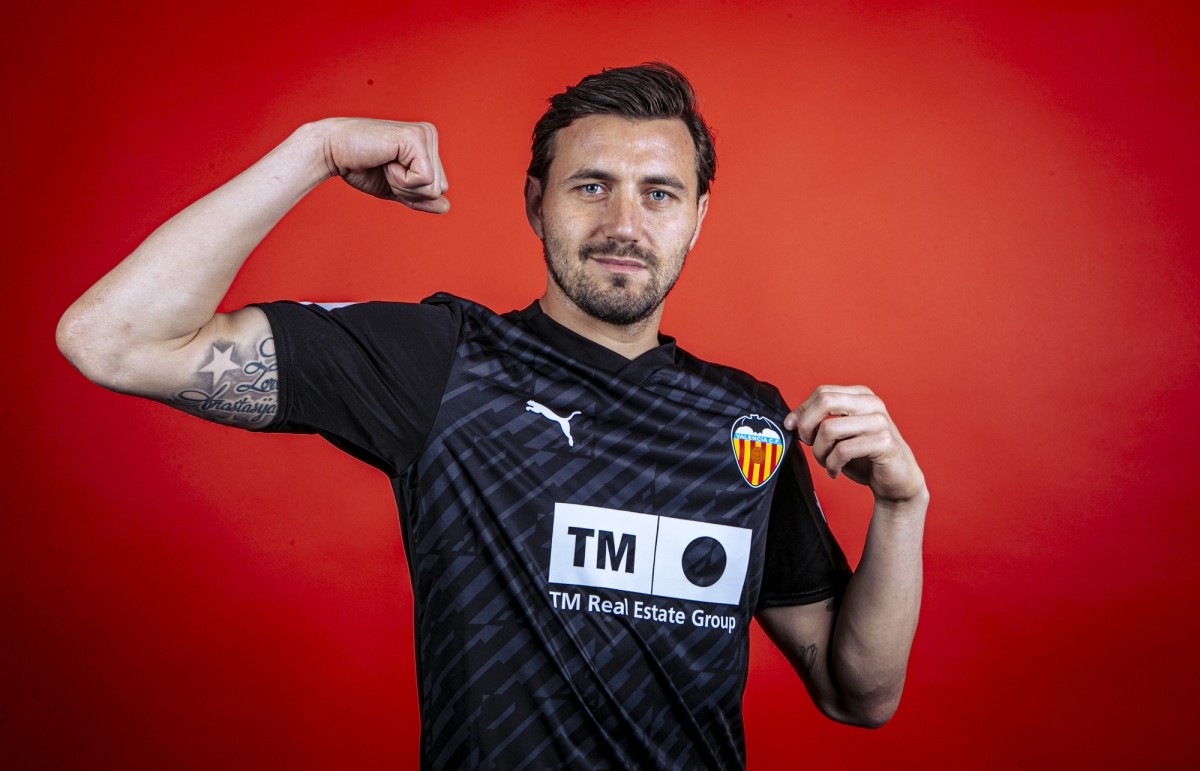 El Valencia pone a Dimitrievski en venta y busca portero titular El Valencia pone a Dimitrievski en venta y busca portero titular