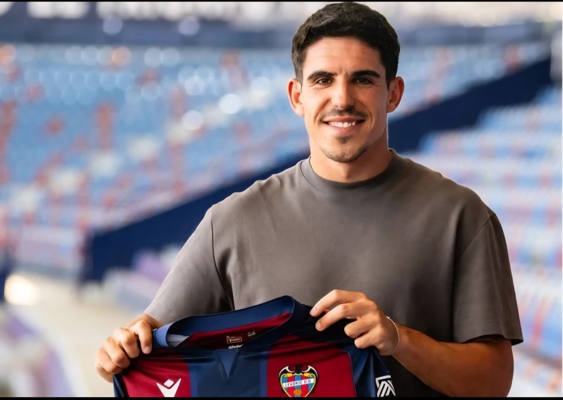 Víctor García, presentado como nuevo jugador del Levante U.D.