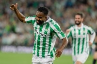 El Betis recibe una oferta por Bakambu
