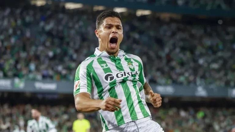 Guía Fantasy de la plantilla, alineación tipo y recomendables del Real Betis Balompié temporada 25/26.