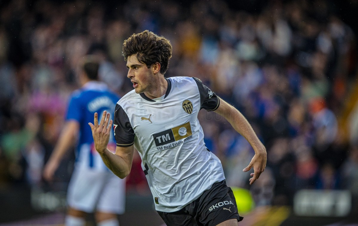 Javi Guerra dice no al Valencia y podría salir en este mercado. Javi Guerra dice no al Valencia y podría salir en este mercado.