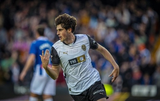 Javi Guerra dice no al Valencia y podría salir en este mercado.