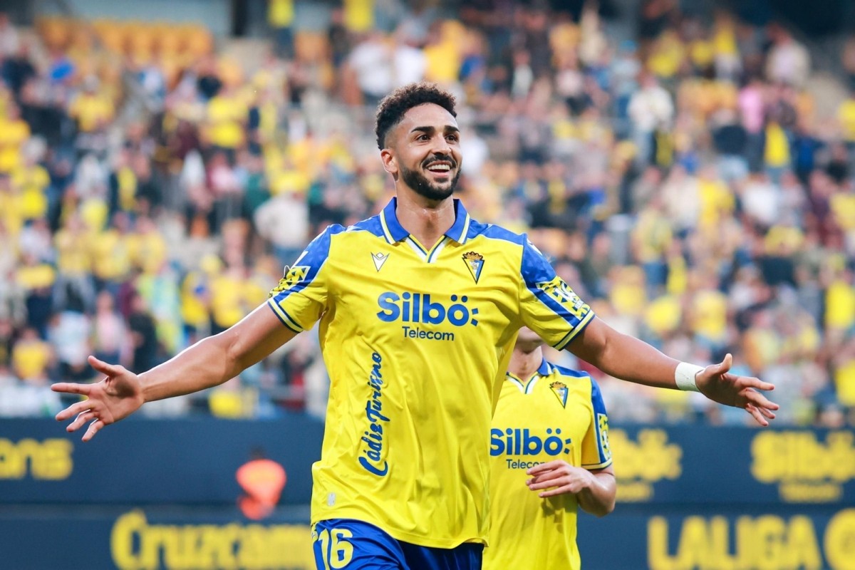 Rayo Vallecano y Cádiz negocian por Chris Ramos Rayo Vallecano y Cádiz negocian por Chris Ramos