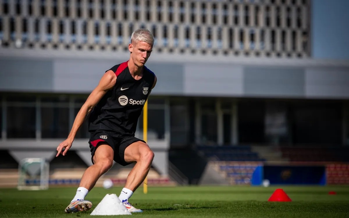 Dani Olmo se suma a la baja de Lewandowski en el entrenamiento del Barcelona