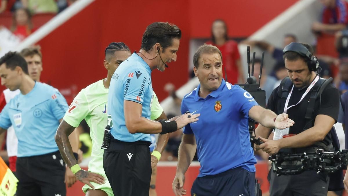 Arrasate sobre Pablo Torre, Mateo Joseph, Morey, Muriqi, Morlanes, Mascarell y Antonio Sánchez Arrasate sobre Pablo Torre, Mateo Joseph, Morey, Muriqi, Morlanes, Mascarell y Antonio Sánchez