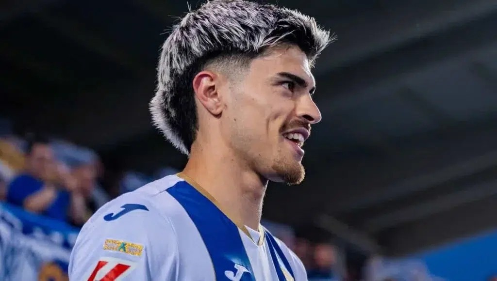 Alavés y Rayo Vallecano siguen luchando por el fichaje de Juan Cruz Alavés y Rayo Vallecano siguen luchando por el fichaje de Juan Cruz