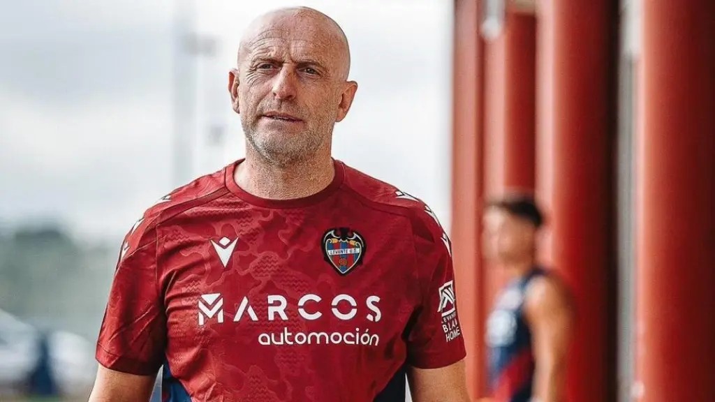 Calero confirma el fichaje de Íker Losada, pide un portero y más refuerzos y habla sobre el Barcelona Calero confirma el fichaje de Íker Losada, pide un portero y más refuerzos y habla sobre el Barcelona