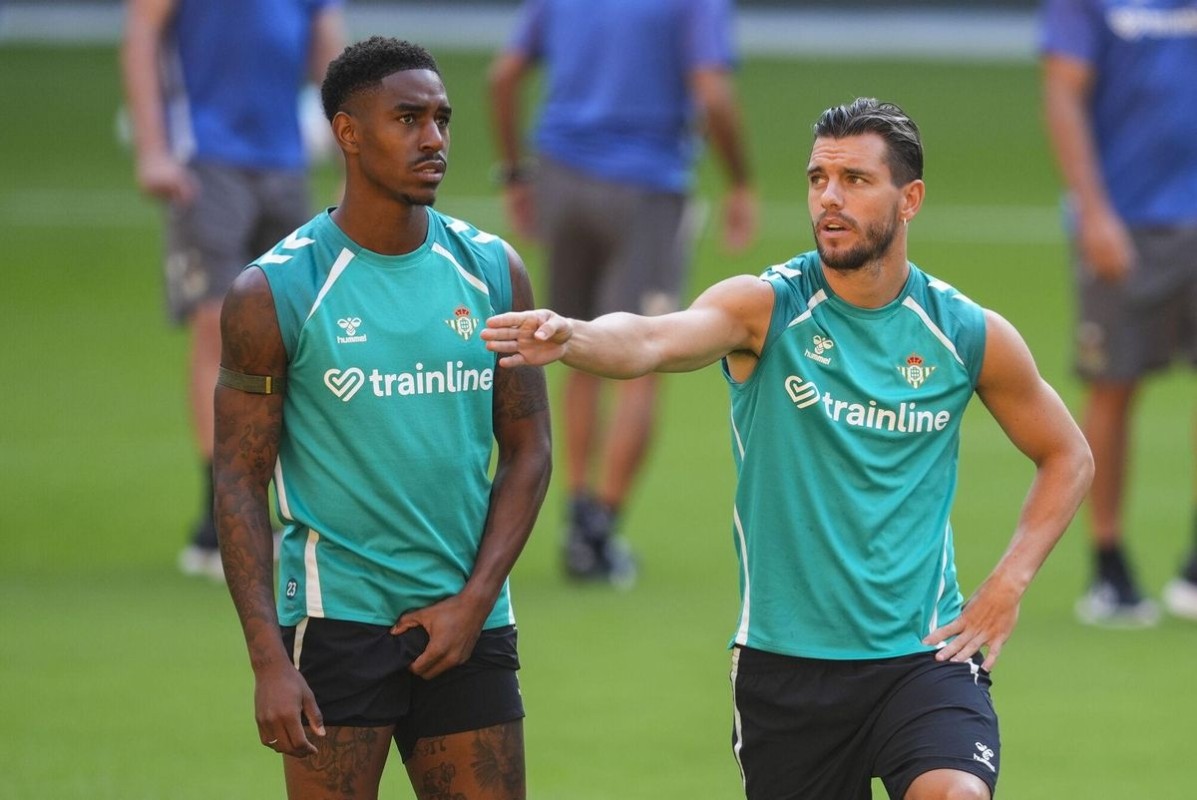 Alineación probable del Real Betis ante el Alavés según la prensa ¿Junior Firpo titular?