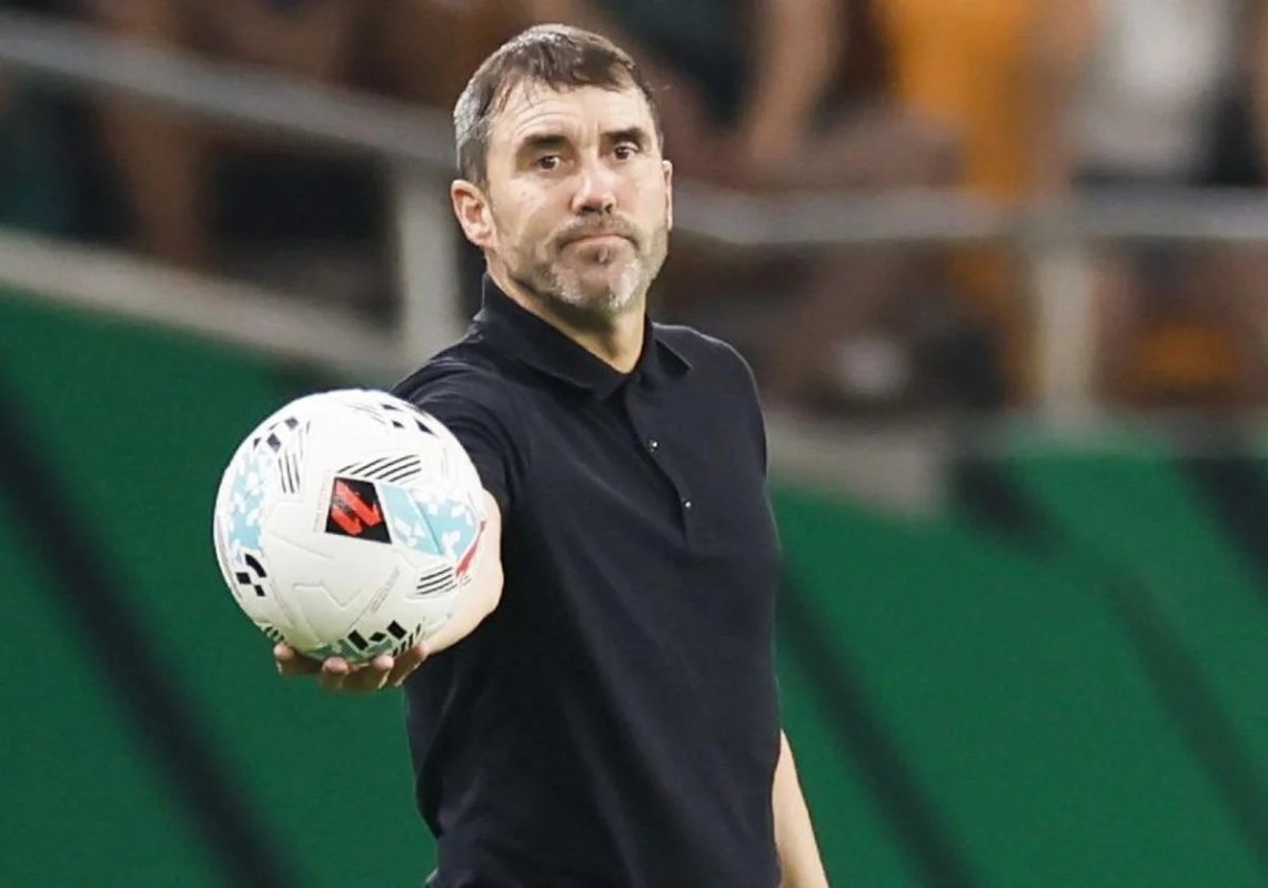 Coudet sobre Boyé, Toni Martínez, Mariano, Aleñá, Parada, la defensa y la derrota ante el Betis Coudet sobre Boyé, Toni Martínez, Mariano, Aleñá, Parada, la defensa y la derrota ante el Betis