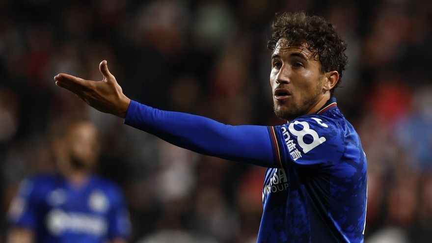 Luis Milla pide el cambio ante el Sevilla por molestias