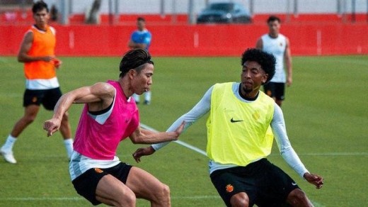 Nueva baja muy importante en el entrenamiento del Mallorca y última hora de Samu Costa, Maffeo y Larin