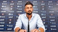 Rodas sobre Etta Eyong, Carlos Álvarez, Kervin Arriaga, Ryan, Cuñat, Cabello y Espí