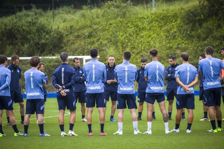 Dudas en la Real Sociedad con Kubo y Aramburu en una sesión con novedades