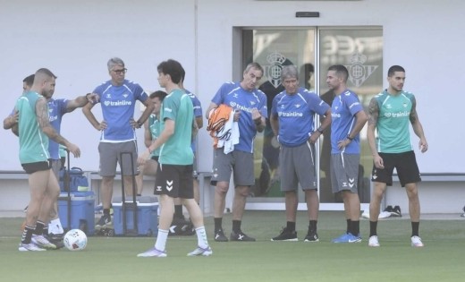 Última hora sobre las molestias de Marc Bartra y el estreno de Amrabat