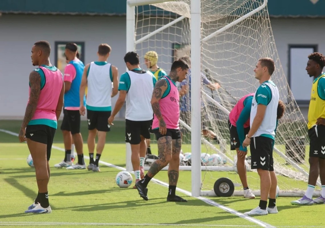 El Real Betis, cerca de cerrar la salida de un delantero