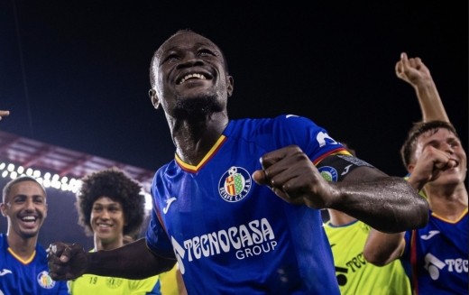 El motivo del cambio de Djené en el descanso ante el Real Oviedo