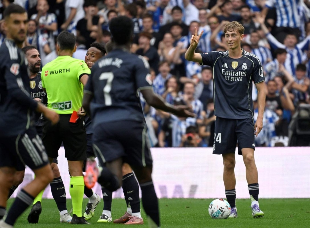 El Real Madrid recurre la expulsión de Dean Huijsen