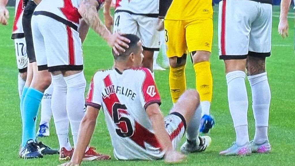 Luiz Felipe sufre una lesión muscular y pide el cambio ante Osasuna Luiz Felipe sufre una lesión muscular y pide el cambio ante Osasuna