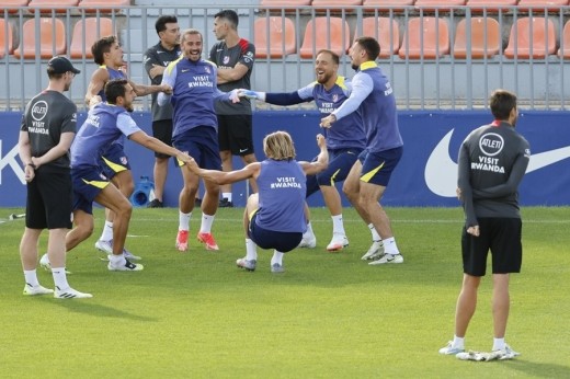 Última hora sobre Julián Álvarez, Hancko, Cardoso, Baena, Almada y Giménez